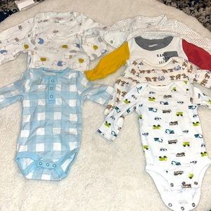 7 like new long sleeve 3m onesies
